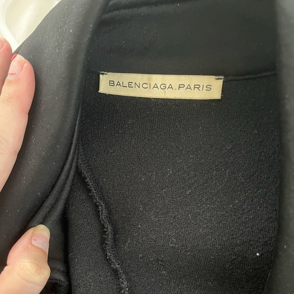 VINTAGE BALENCIAGA TRENCH WITH BEAUTIFUL DETAILING. - Picture 7 of 8